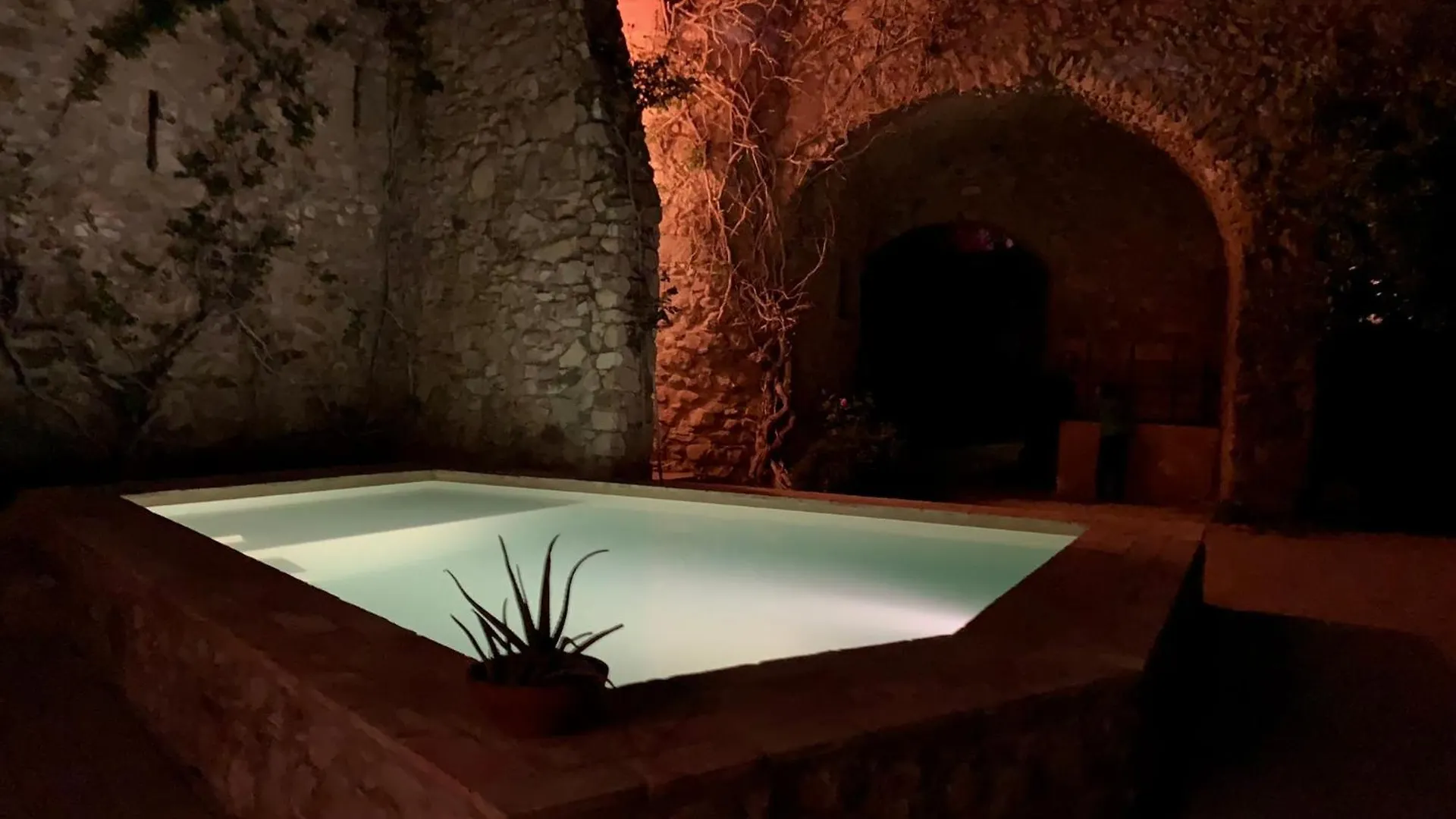 Els Racons Del Fort Castle Hosting Up To 18 People Capmany